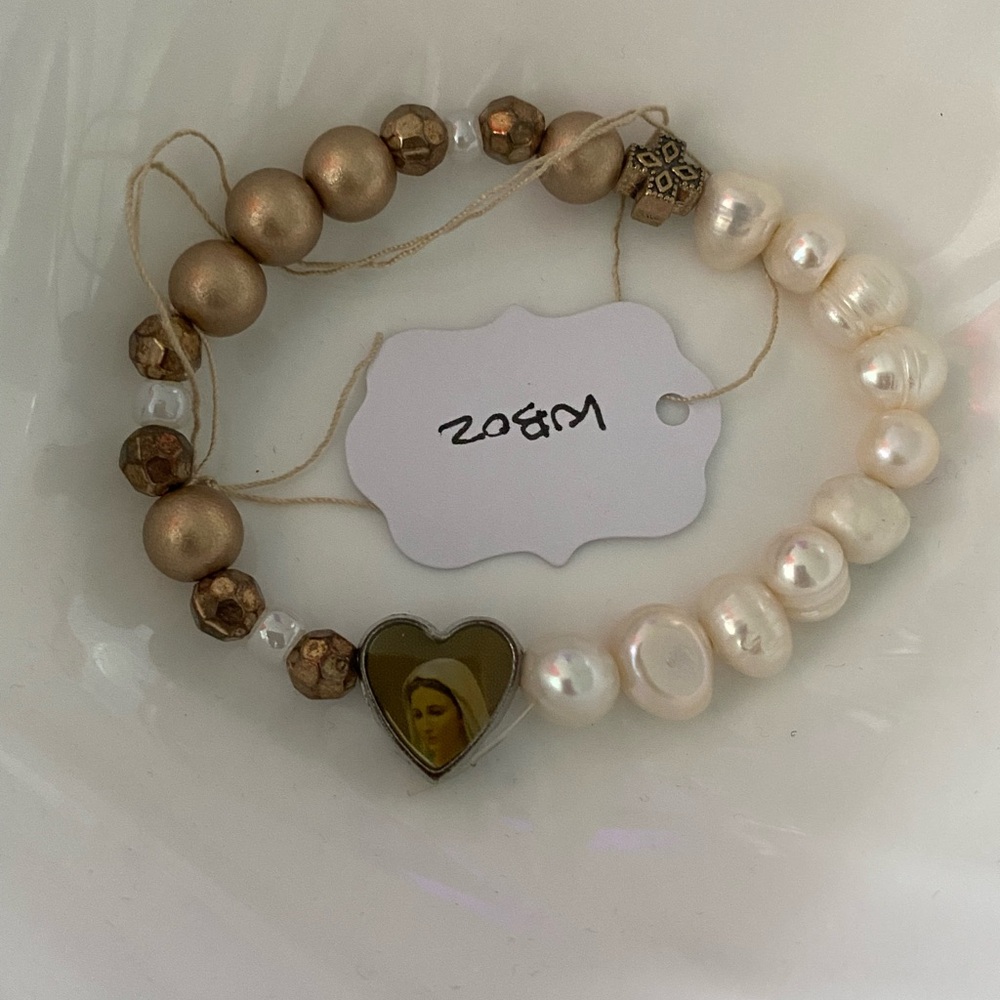 Elegant Fresh Water Pearl and Gold Beaded Bracelet with Mother Mary